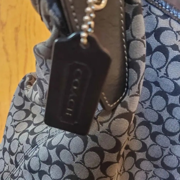 Coach Purse with Logo Canvas - Picture 13 of 13